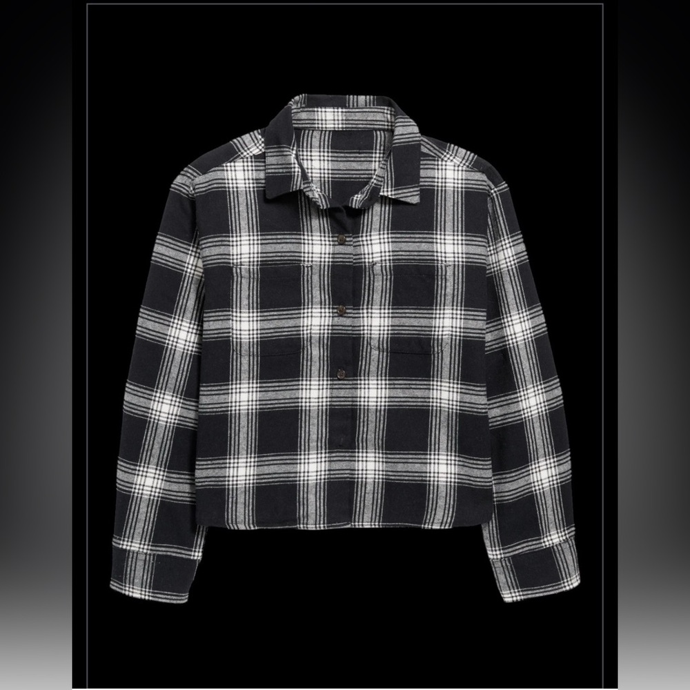 Old Navy black plaid Cropped Long Sleeve
Plaid Pocket Flannel Shirt